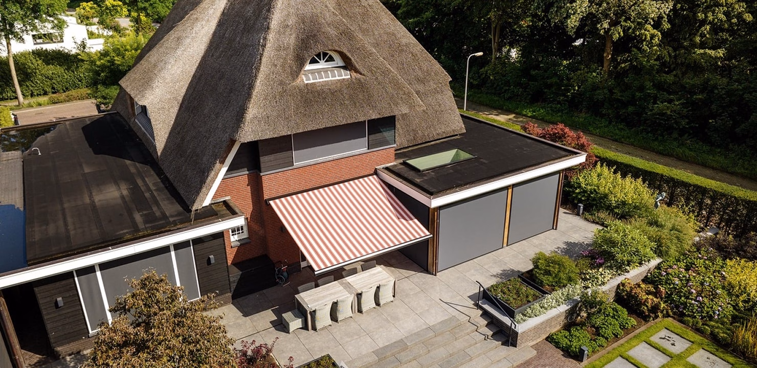 Villa met zonnescherm